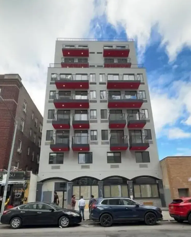 Exterior of Skylux Hotel Long Island City on 39th Avenue